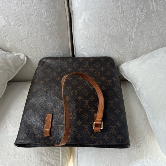Authentic Louis Vuitton tote. One side of the Strap is loose but an easy fix. - Picture 2 of 3